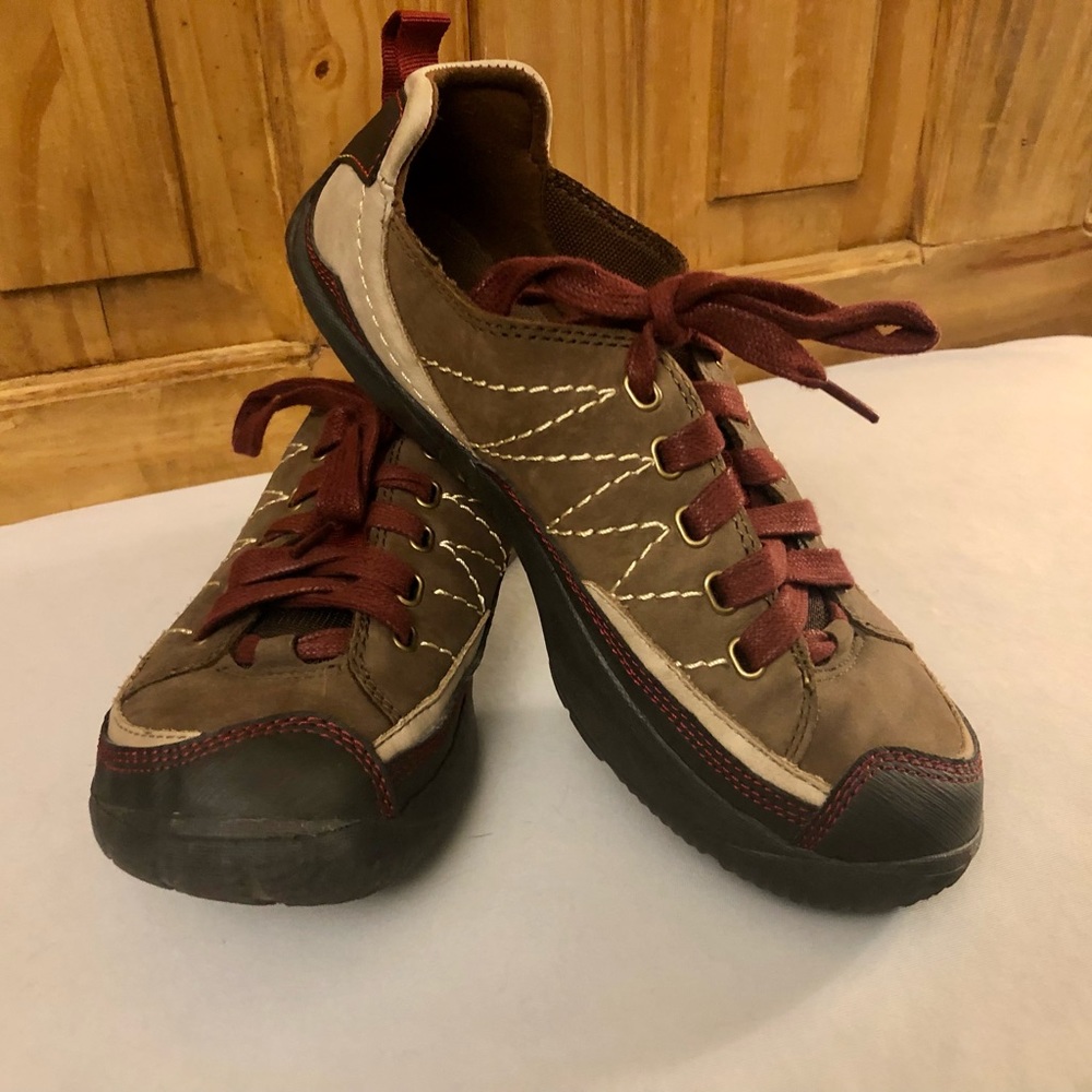 Earth Shoes Womens size 8